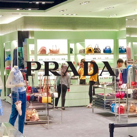 Outlet Prada women 